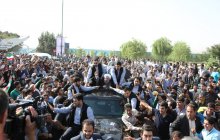 Kermanshah people warmly welcome President