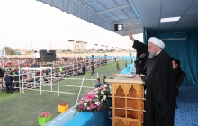 Addressing people at Bandar Lengeh, southern province of Hormozgan