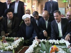 ادای‌ احترام‌ به‌ مقام‌ شهدای دولت، شهیدان‌ انقلاب‌ اسلامی‌ و دفاع‌مقدس