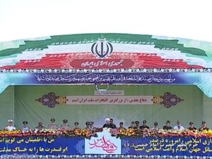 مراسم رژه نیروهای‌مسلح به‌مناسبت هفته‌دفاع‌مقدس در حرم‌مطهر امام‌خمینی(ره)