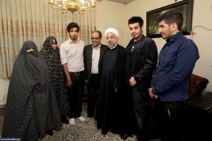 حضور ریاست محترم جمهوری در منزل حسین فیاض جانباز هفتاد درصد دفاع مقدس