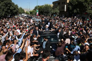 استقبال باشکوه همدانی‌ها از دکتر روحانی؛ نمایش همدلی و همزبانی دولت و ملت