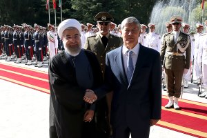 دکتر روحانی از رییس جمهوری قرقیزستان استقبال کرد/ آغاز مذاکرات خصوصی