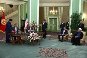 امضای ٨ یادداشت تفاهم و موافقتنامه همکاری و نشست مطبوعاتی میان ایران و قرقیزستان 