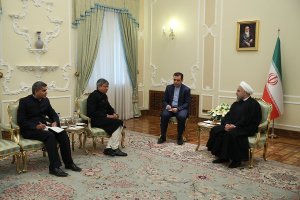 تقدیم استوارنامه سفیر هند