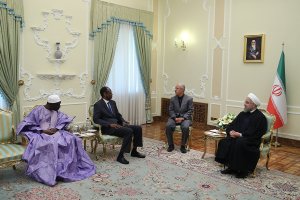 تقدیم استوارنامه سفیر مالی