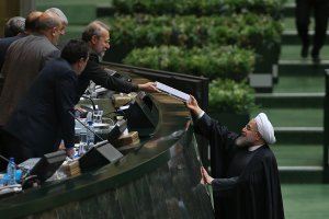 تقدیم لایحه بودجه 1395 کل کشور و برنامه ششم توسعه