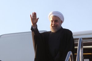 دکتر روحانی تهران را به مقصد رم ترک کرد