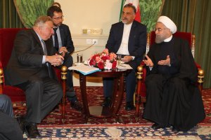 زیان دو ملت از تحریم باید در دوران پساتحریم جبران شود/ برجام نقش قدرتمند مذاکره و دیپلماسی را ثابت کرد/ حمایت از گسترش روابط پارلمانی ایران و فرانسه / رییس مجلس سنای فرانسه: به نقش سازنده ایران در حل و فصل مسائل منطقه ای اعتماد داریم/ مصمم به توسعه روابط با ایران هستیم