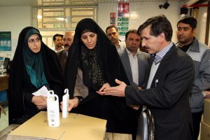 بازدید معاون رییس جمهوری در امور زنان و خانواده از شرکت دانش بنیان سینره