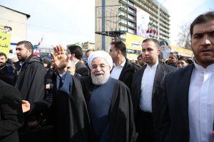 رییس جمهوری به جمع پرشکوه راهپیمایان 22 بهمن پیوست
