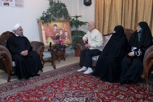 رییس‌ جمهوری در دیدار خانواده شهیدان حسن، حسین و مهدی شیخ شعبانی