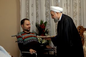 رییس‌ جمهوری در دیدار محمدرضا سوری جانباز 70 درصد دوران دفاع مقدس