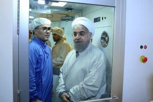 رییس جمهوری از شرکت همانندساز بافت جزیره کیش بازدید کرد