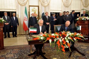 امضای شش سند همکاری میان ایران و پاکستان