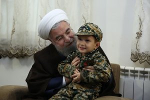 دکتر روحانی در دیدار با خانواده شهید حمید رضا اسداللهی