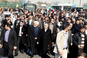 رییس جمهوری به خیل راهپیمایان ٢٢ بهمن پیوست