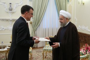 تقدیم استوارنامه سفیر جدید استرالیا