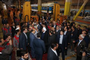 رییس جمهوری در بازدید از کارخانه واگن پارس اراک