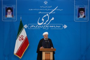 دکتر روحانی دردیدار علما ایثارگران و برگزیدگان استان مرکزی
