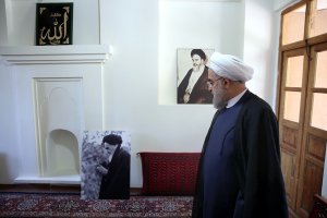 حضور رییس جمهوری در بیت بنیانگذار کبیر انقلاب اسلامی در خمین