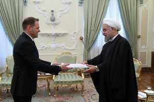 تقدیم استوارنامه سفیر اکردیته آلبانی