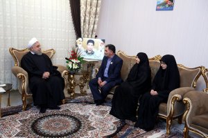 رییس جمهوری در دیدار خانواده شهید مدافع حرم عمار بهمنی