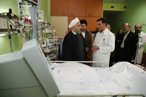 دکتر روحانی از آیت الله العظمی موسوی اردبیلی عیادت کرد