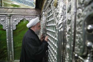رییس جمهوری بارگاه مطهر حضرت فاطمه معصومه(س) را زیارت کرد