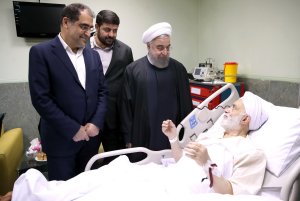 عیادت رییس جمهوری از حجت الاسلام و المسلمین قرائتی و بیماران بستری دربیمارستان‌ خاتم الانبیا(ص) 