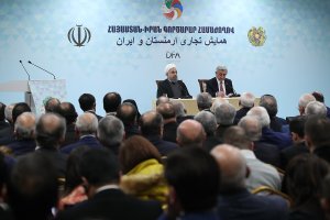 باید از ظرفیت های موجود در راستای منافع دو ملت بهره برداری کنیم/ برقراری کامل روابط بانکی میان دو کشور ضروری است 