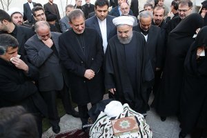 حضور رییس جمهوری در بیت حضرت آیت الله هاشمی رفسنجانی و تسلیت به خانواده ایشان