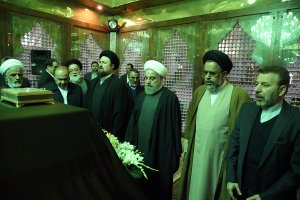 تجدید میثاق دکتر روحانی و اعضای هیات دولت با آرمان های بنیانگذار کبیر جمهوری اسلامی ایران و شهیدان