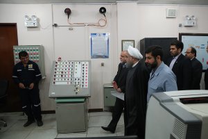بازدید دکتر روحانی از مراحل اجرایی طرح آماک در استان خوزستان/ جلوگیری از سوزانده شدن روزانه ٢٤١ میلیون فوت مکعب گاز ترش