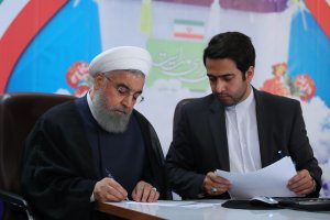 حضور دکتر روحانی در ستاد انتخابات کشور و ثبت نام در دوازدهمین دوره انتخابات ریاست جمهوری