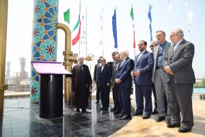 بهره برداری از فازهای ١٧ و ١٨ میدان گازی پارس جنوبی در عسلویه آغاز شد