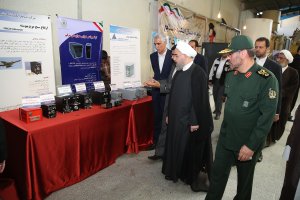 دکتر روحانی از نمایشگاه شرکت صنایع الکترونیک شیراز بازدید کرد/ رونمایی از ۱۲ محصول تولیدی