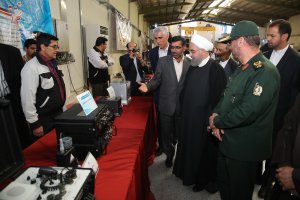 بازدید دکتر روحانی از نمایشگاه شرکت صنایع الکترونیک شیراز 
