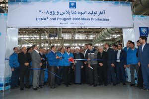 استقلال اقتصادی، خوداتکایی و خودکفایی کشور در سایه توسعه تولید ملی است/ صنعت خودرو ایران وارد رقابت جهانی می‌شود