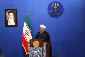 دکتر روحانی در ضیافت افطارو تجلیل ازخادمان قران کریم