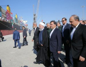 با بهره برداری از این بندر ، کالاها در زمان کوتاه‌تر و با قیمتی مناسب‌تر در اختیار کشورهای همسایه قرار می گیرد/ اتصال راه‌آهن سراسری به چابهار موقعیت این منطقه را ممتاز‌تر می کند