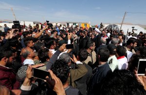 رئیس جمهور در بازدید از روستای زلزله زده میرمیرو در استان کرمانشاه