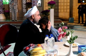 حضور دکتر روحانی در مراسم تحویل سال ۱۳۹۷ در جمع خانواده‌های زلزله‌زده کرمانشاه