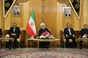  دکتر حسن روحانی در بدو ورود به تهران و در جمع خبرنگاران