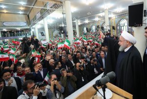 دکتر روحانی در جمع پرشور مردم در حسینیه شهدای سرخه