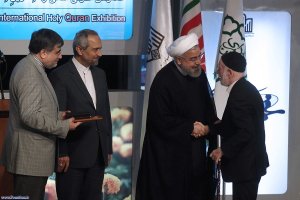 رییس جمهوری  از خادمان برگزیده قرآن کریم تجلیل کرد 