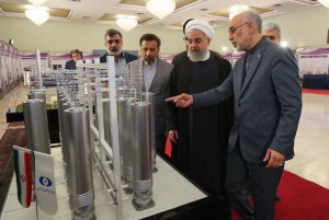 بازدید رئیس جمهور از نمایشگاه دستاوردهای فناوری هسته ای