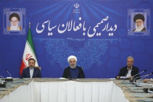دیدار صمیمی با فعالان سیاسی