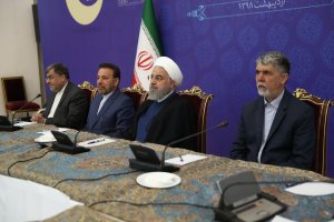 دکتر روحانی در دیدار صمیمی با اهالی فرهنگ و هنر