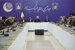 دیدار صمیمی با اهالی فرهنگ و هنر
